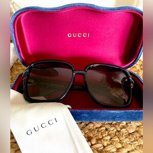Authentic GUCCI Sunglasses. Oversized classic 🖤💚❤️